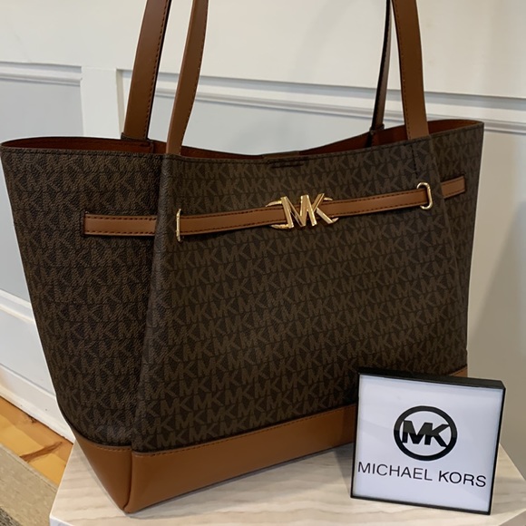 Michael Kors Handbags - Michael Kors Large Reed Signature Jet Set Tote EUC
